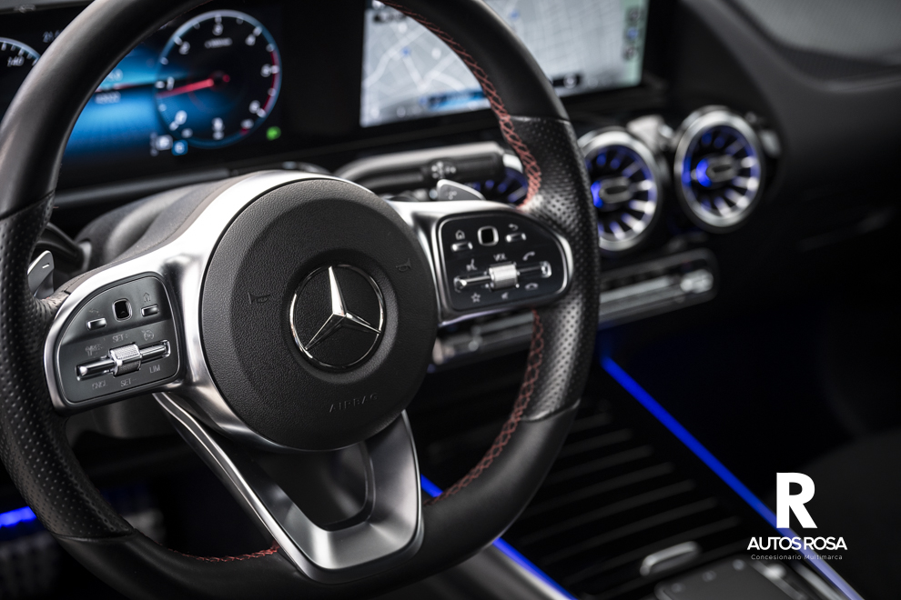 
								Mercedes-Benz GLA 200 d completo									