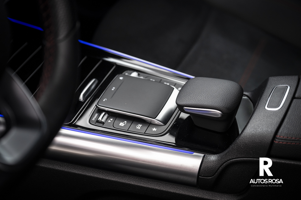 
								Mercedes-Benz GLA 200 d completo									
