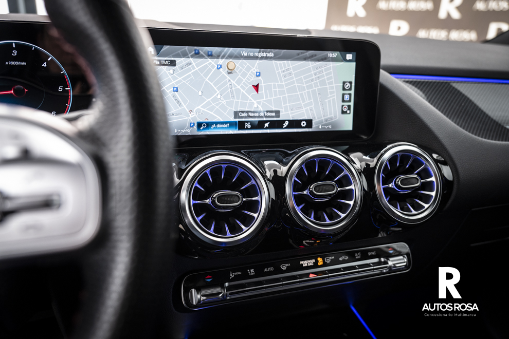 
								Mercedes-Benz GLA 200 d completo									