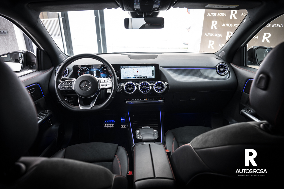 
								Mercedes-Benz GLA 200 d completo									
