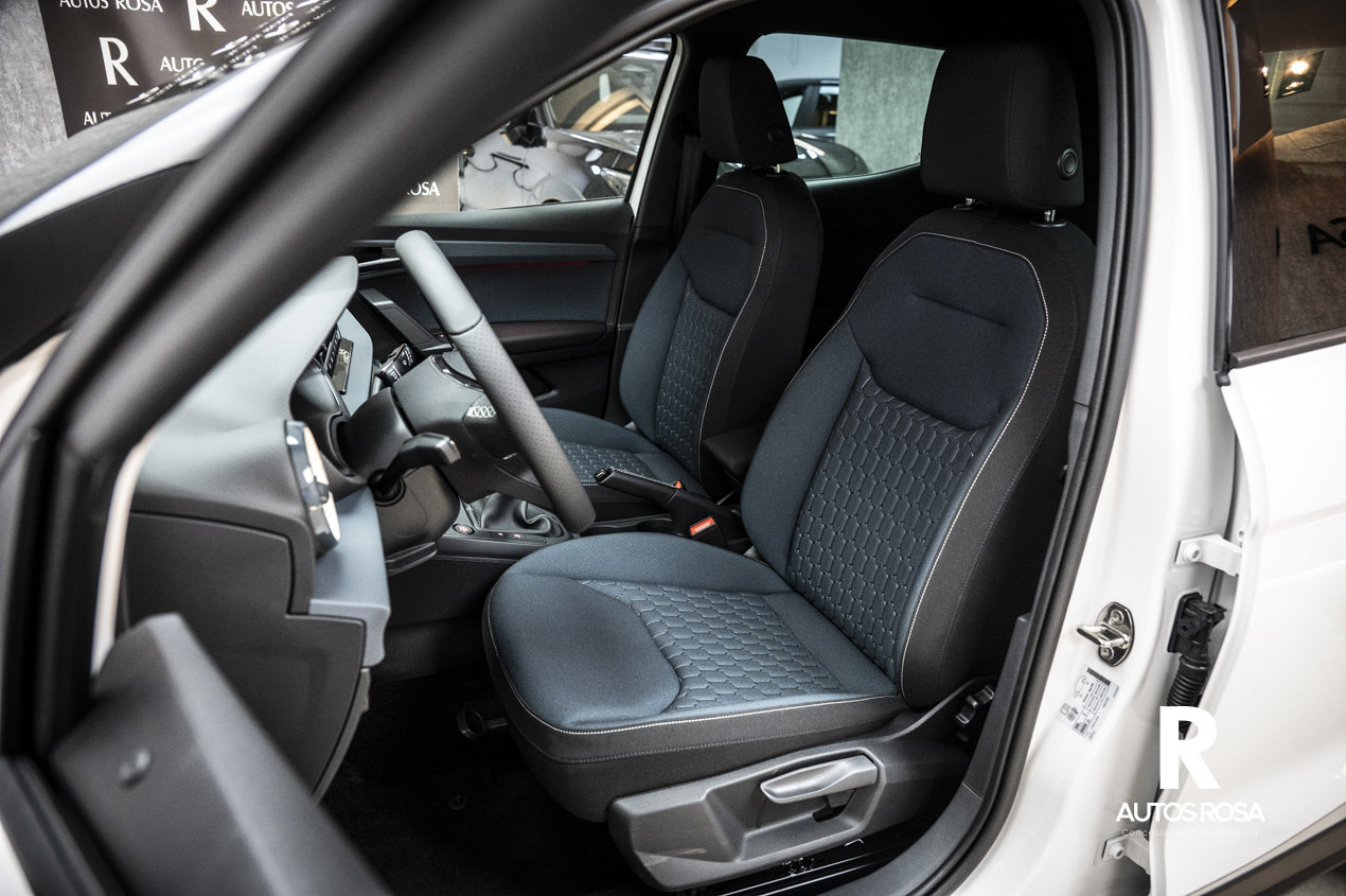 
								SEAT ARONA 1.0 TSI 115 CV · STYLE + COMFORT completo									