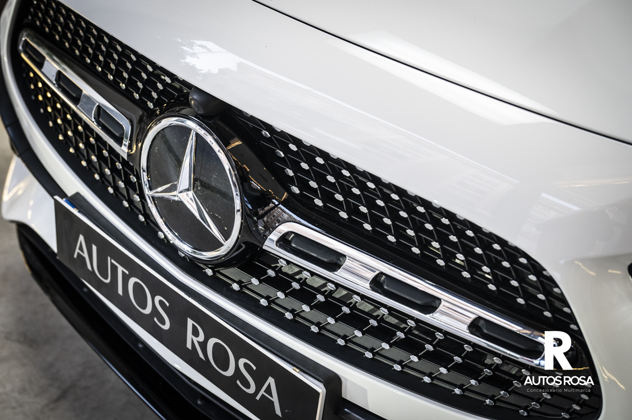 
								MERCEDES-BENZ GLA 200 d , AMG Line completo									