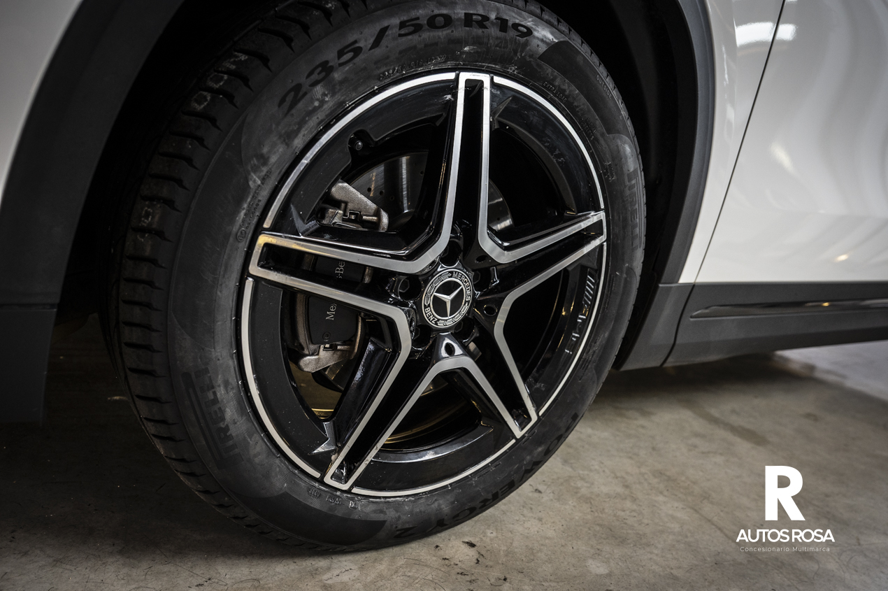 
								MERCEDES-BENZ GLA 200 d , AMG Line completo									