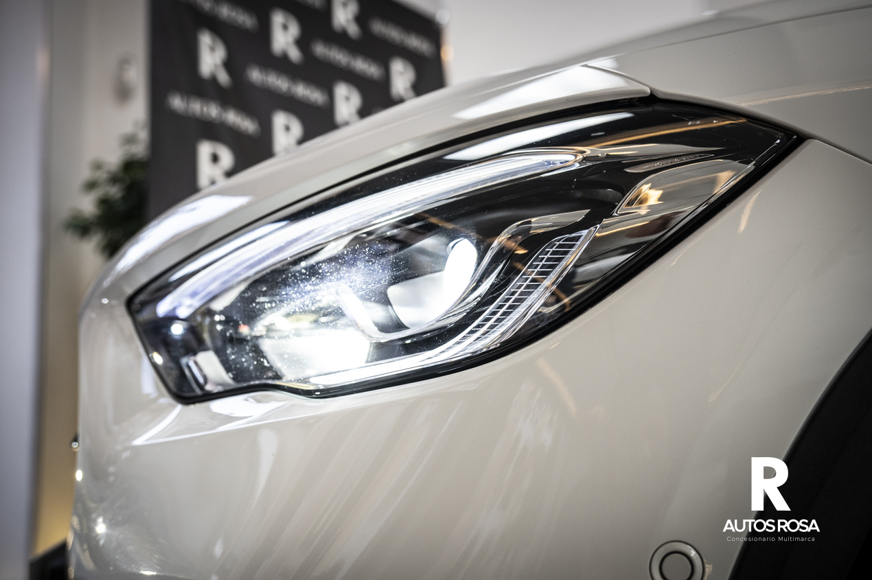 
								MERCEDES-BENZ GLA 200 d , AMG Line completo									