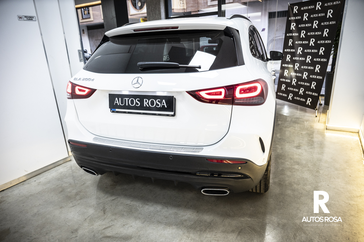
								MERCEDES-BENZ GLA 200 d , AMG Line completo									
