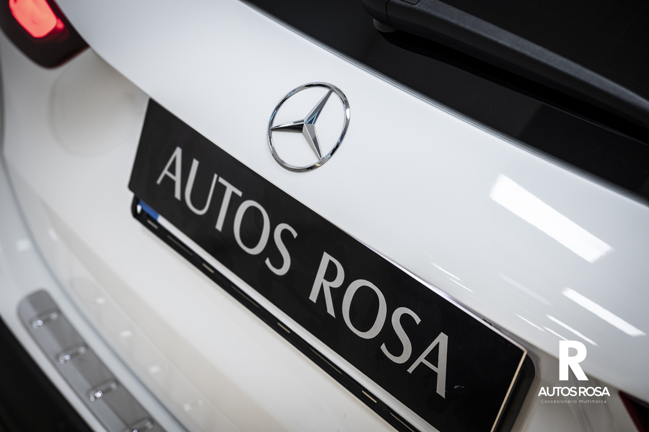 
								MERCEDES-BENZ GLA 200 d , AMG Line completo									