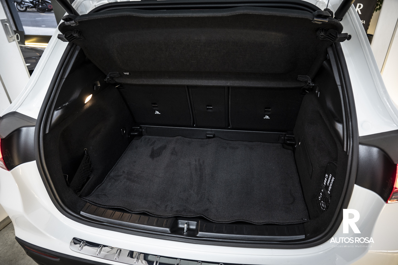 
								MERCEDES-BENZ GLA 200 d , AMG Line completo									